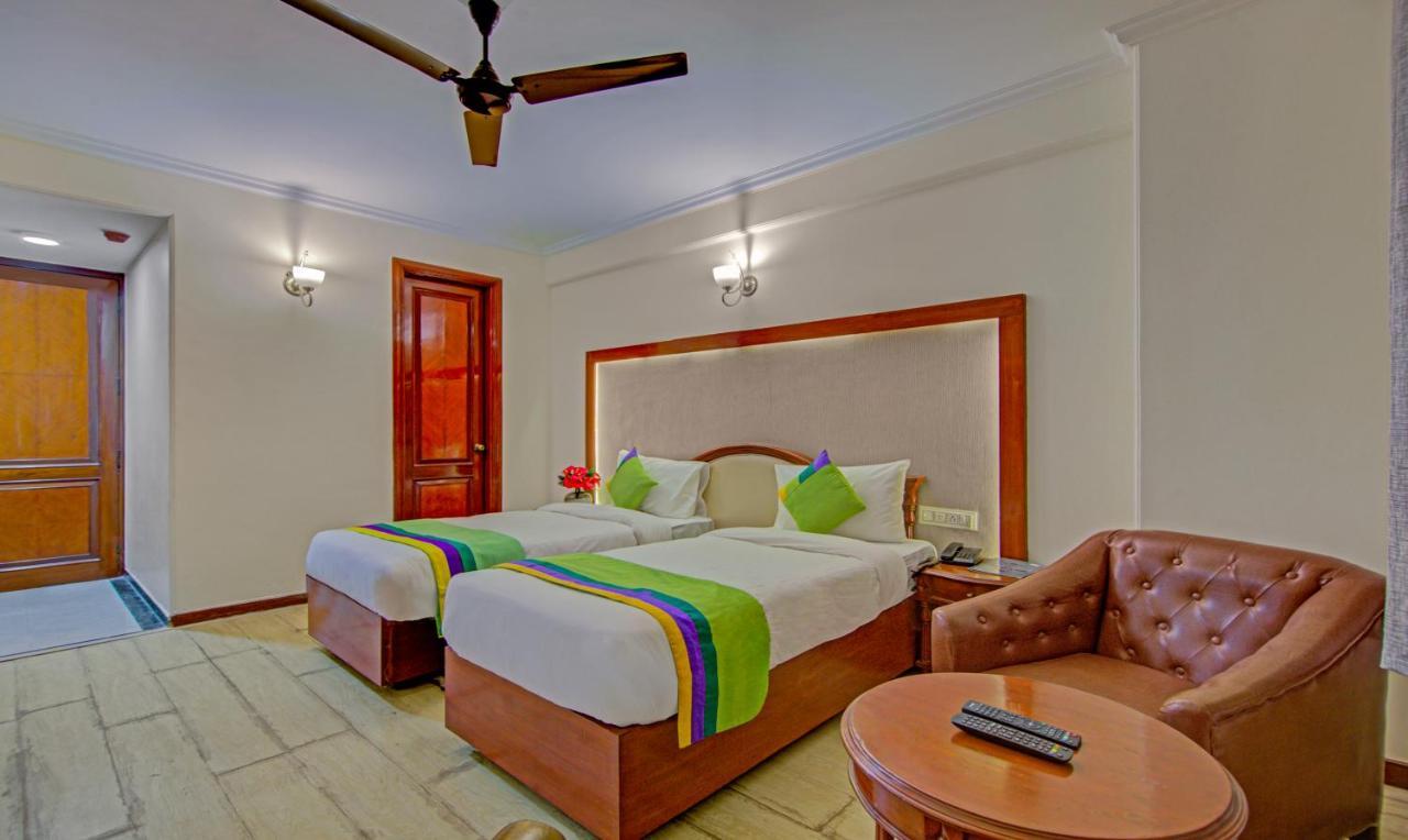Hotel Treebo Corporate Park Nueva Delhi Exterior foto